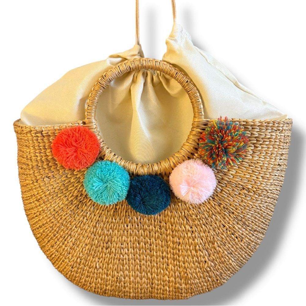 Boho Straw Tote Bag with Colorful Pom-Poms – So Fun & Perfect for Summer!